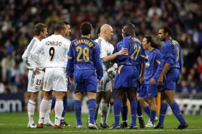 Cannavaro y Emerson, con Thuram, en la ida del Juventus-Real Madrid de cuartos de la <i>Champions</i> de 2005.