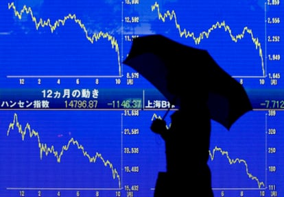 Panel electrónico de la Bolsa de Tokio en una imagen de 2008.