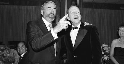 Gregory Peck y William Schallert, en 1979.
