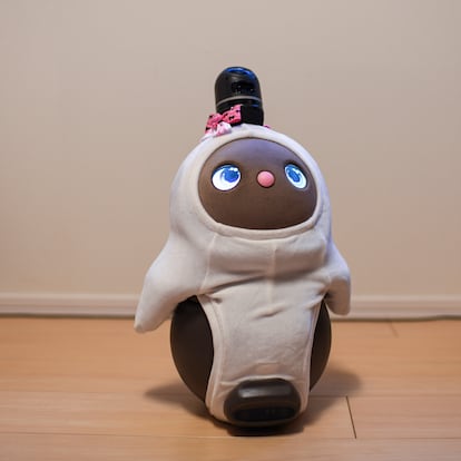 El robot Lovot, que está programado para reaccionar a las caricias.