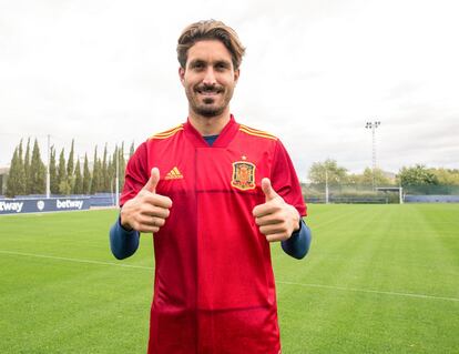 Campaña, con la camiseta de España.