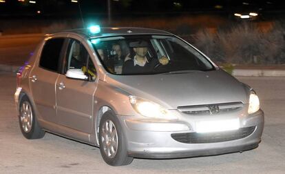 Forcadell llega a la c&aacute;rcel de Alcal&aacute;-Meco en un coche policial. 