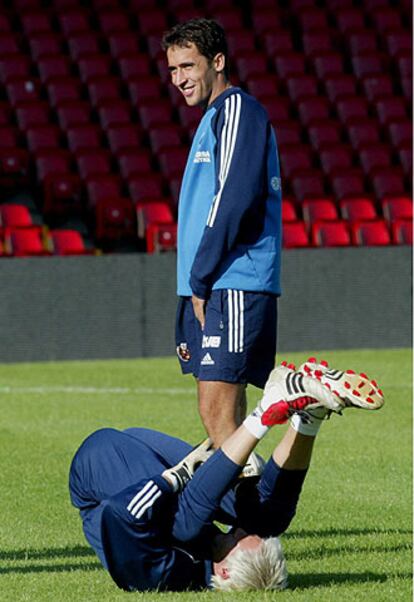 Raúl y Cañizares, en un entrenamiento de la selección española.