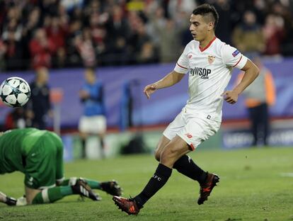 Ben Yedder marca un tanto.