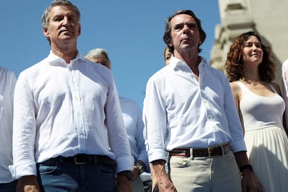 Desde la izquierda, Alberto Núñez Feijóo, líder del PP; José María Aznar, expresidente del Gobierno, y Isabel Díaz Ayuso, presidenta de la Comunidad de Madrid.