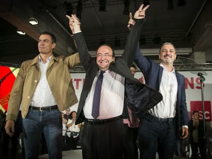 Iceta amb Pedro Sánchez i Jaume Collboni a l'acte d'obertura de campanya.