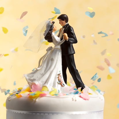 Dancing wedding cake figurines