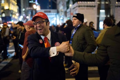 Seguidores republicanos festejan la victoria de Donald Trump en la ciudad de Nueva York.