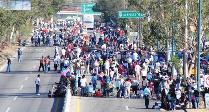 Bloqueo en la autopista Cuernavaca-Acapulco.