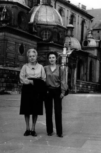 Elizabeth y su madre, en Cracovia en 1979.
