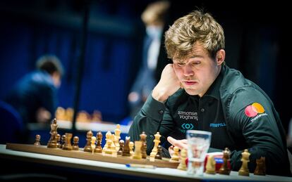 Magnus Carlsen, hoy en Wijk aan Zee durante su partida frente a Serguéi Kariakin