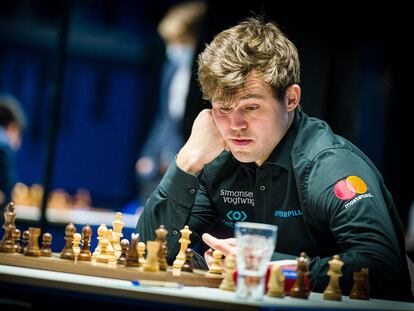Magnus Carlsen, hoy en Wijk aan Zee durante su partida frente a Serguéi Kariakin