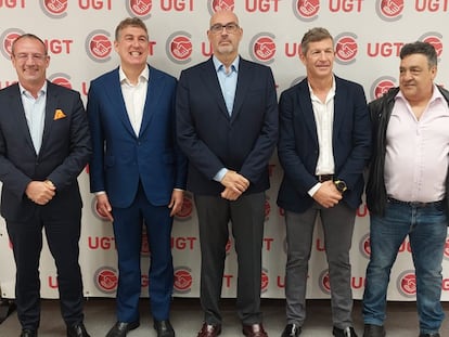 (De izquierda a derecha) Jean-François Fallacher (Orange), Colman Deegan (Vodafone), Emilio Gayo (Telefónica), y dos dirigentes de UGT