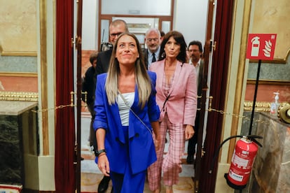 Miriam Nogueras y otros diputados de Junts llegaban este jueves al Congreso.