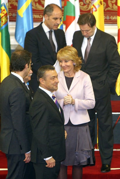 Los presidentes Camps (Comunidad Valenciana), Iglesias (Aragón), Núñez Feijóo (Galicia), Rivero (Canarias) y Aguirre (Madrid).