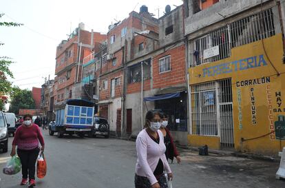 Una de las calles principales de la villa 1-11-14 durante la pandemia de covid-19