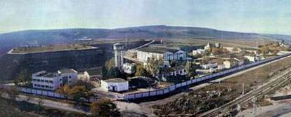 Vista de la antigua Fábrica de Uranio de Andújar, antes de ser enterrada.