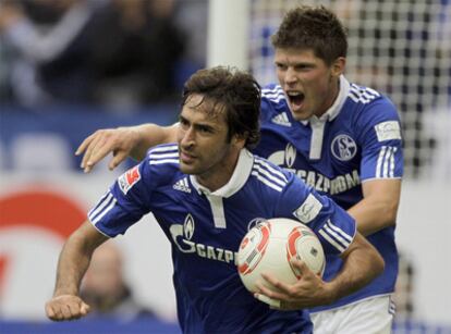 Raúl y Huntelaar.