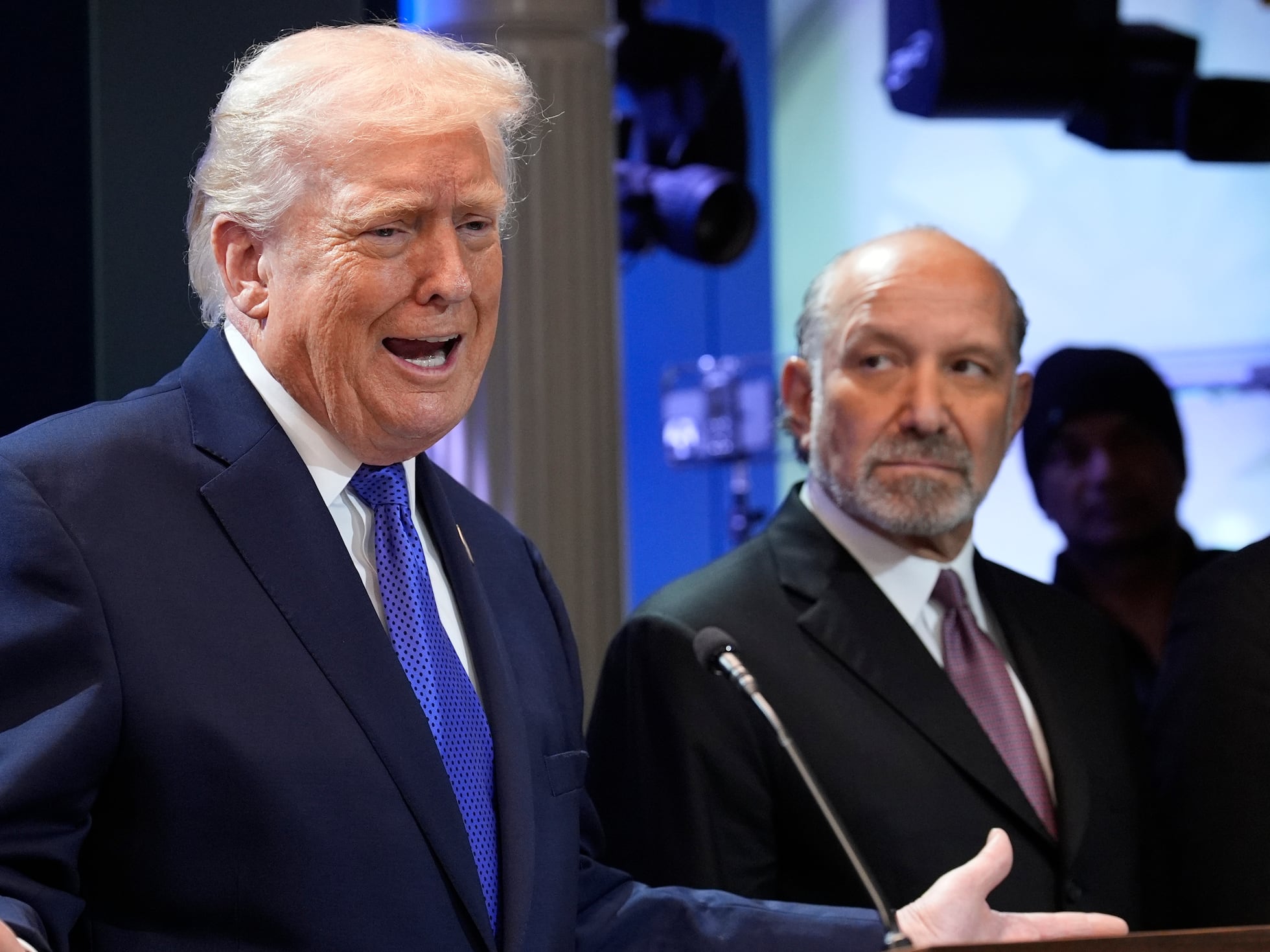 Un chiste misógino de Trump y la efusiva celebración del director del FBI empañan el triunfo olímpico en hockey de Estados Unidos | EL PAÍS US