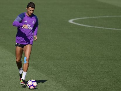 Cristiano Ronaldo treina com o Real Madrid e prepara sua volta.