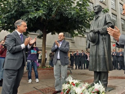 El presidente del PNV, I&ntilde;igo Urkullu, durante la ofrenda floral del 75 aniversario de su juramento como presidente.