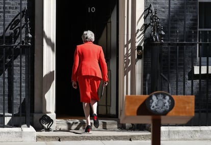 Theresa May nació en la localidad de Eastbourne, sur de Inglaterra, el 1 de octubre de 1956. Es hija de un vicario anglicano. Desde joven la política británica mostró un gran tesón en los estudios que le llevó a la Universidad de Oxford, donde se licenció en Geografía.