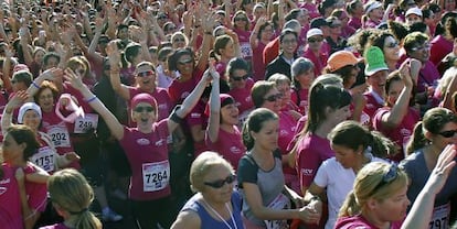 Participantes en la carrera contra el c&aacute;ncer de mama en Valencia.
