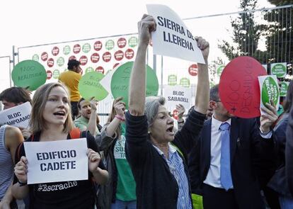 Protesta frente a la casa de Bel&eacute;n Romana, presidenta de la Sareb.