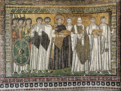 Mosaico bizantino del siglo VI en la Iglesia de San Vital de Rávena, en el que se representa al emperador Justiniano y su corte.