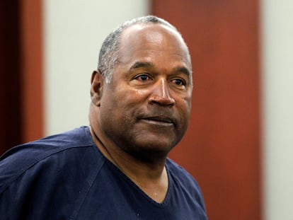 O. J. Simpson durante un descanso en el segundo día de la audiencia probatoria en el Tribunal de Distrito del Condado de Clark en Las Vegas, Nevada, Estados Unidos, en 2013.