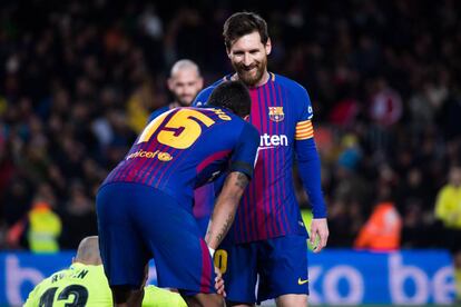 Paulinho e Messi, no último duelo do Barça, com o Deportivo. 