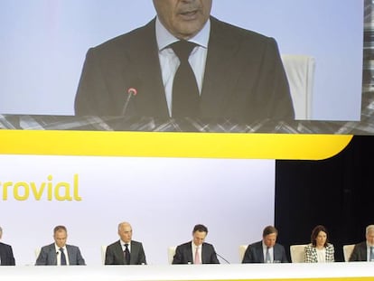 El presidente de Ferrovial, Rafael del Pino, durante su intervención en la junta de accionistas del grupo, celebrada esta mañana en Madrid.