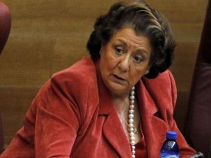 RITA BARBER&Aacute;. La alcaldesa de Valencia cobra 87.000 euros anuales. El Gobierno pretende que su salario no supere los 69.000.