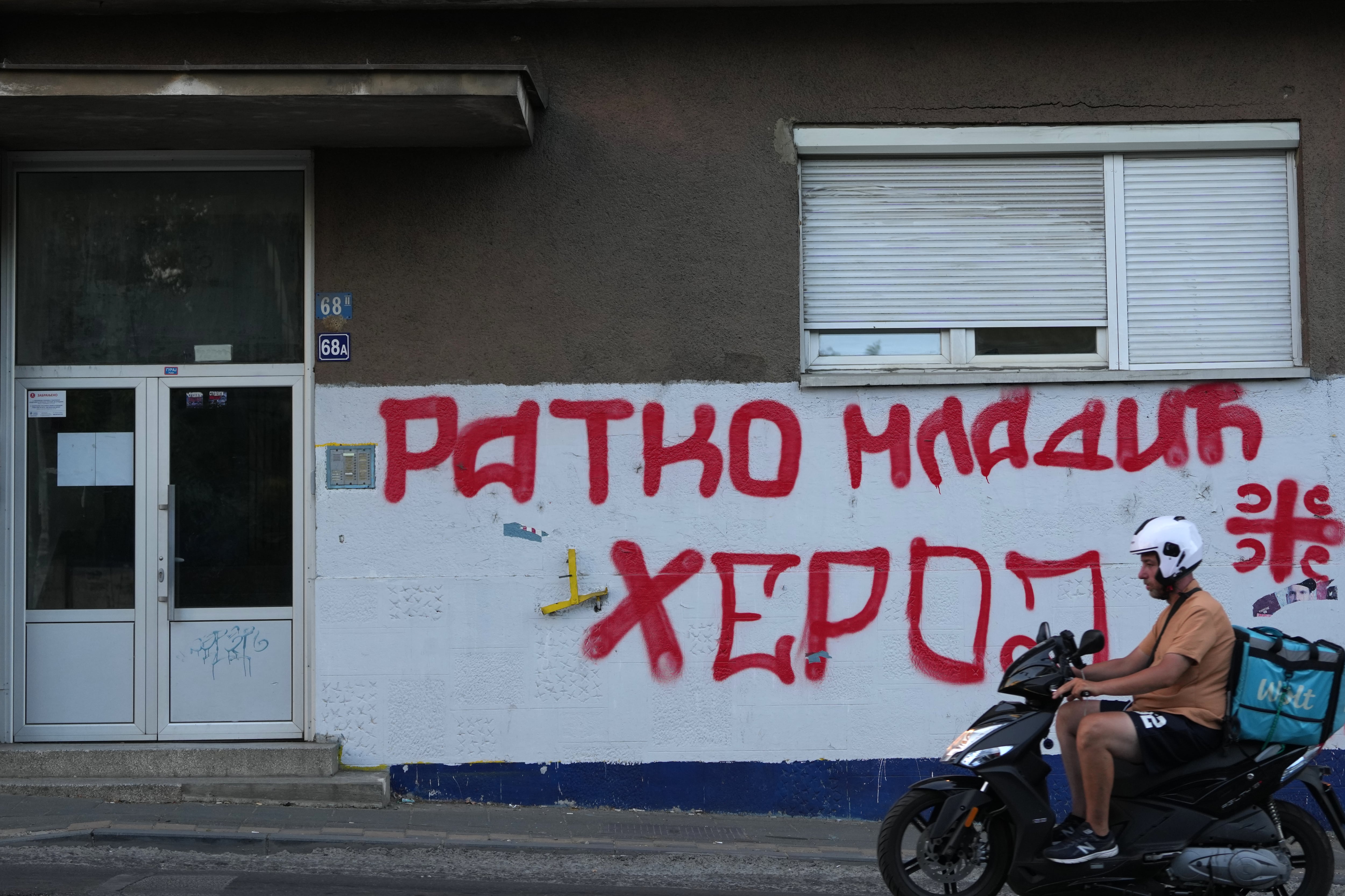 La muerte de Ratko Mladic: honores de héroe en Serbia, doloroso recuerdo en Bosnia