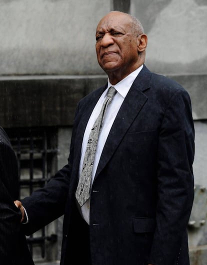 El comediante Bill Cosby se enfrentará el 6 de noviembre a un nuevo juicio por acusaciones de agresión sexual relacionadas con un incidente del 2004 que involucró a la exmiembro del equipo de baloncesto de la Universidad de Temple, Andrea Constand. Más de 50 mujeres más han hecho reclamos similares contra Cosby, aunque la mayoría no llegaron a los juzgados.