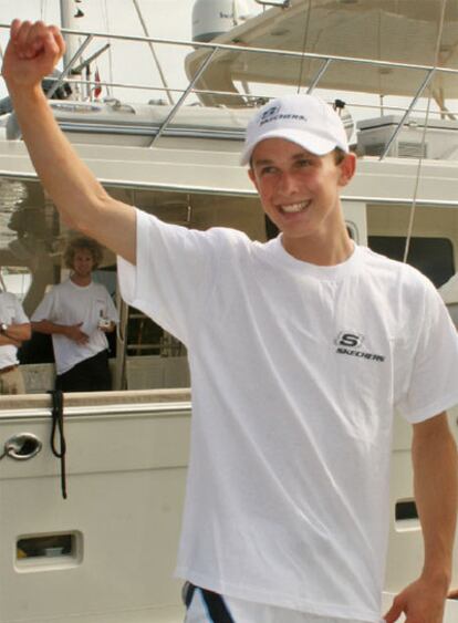 Mike Perham, la persona más joven en dar la vuelta al mundo en barco en solitario