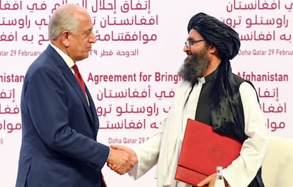 Firma en Doha del acuerdo de paz, el pasado sábado.