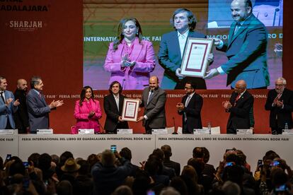 Mircea Cărtărescu recibe el Premio FIL en Lenguas Romances 2022. 