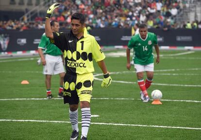 Jorge Campos, originario de Acapulco (Guerrero), fue el portero de la selección mexicana en los mundiales de Estados Unidos 1994 y Francia 1998. El 29 de junio de 1998, el arquero recibió dos goles de Alemania en un partido celebrado en Montpellier. 