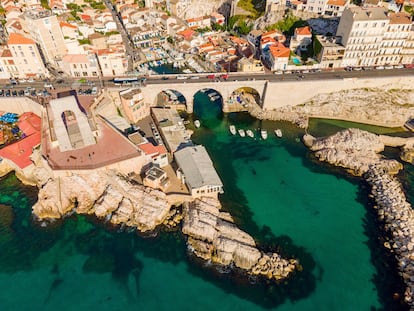 El arenal de La Malmousque, en la avenida Corniche Kennedy, en Marsella (Francia).