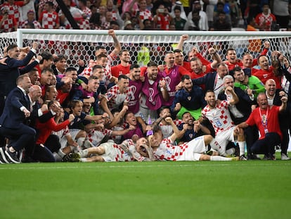 La selección de Croacia celebra el pase a los cuartos de final del Mundial tras vencer a Japón en los penaltis.