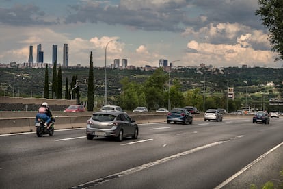 Entrada de la carretera de A Coruña en Madrid a la altura de la Cuesta de las Perdices.