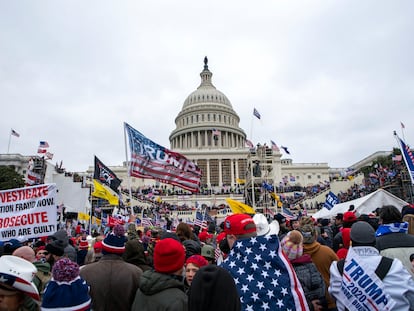 Seguidores de Donald Trump, en el exterior del Capitolio, el 6 de enero de 2021.