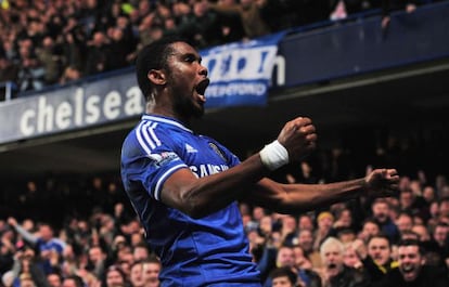 Etoo celebra el gol que le dio la victoria al Chelsea ante el Liverpool.