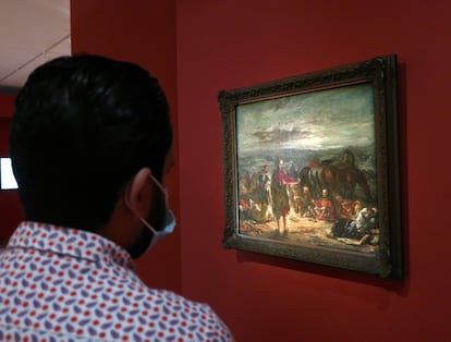 Un visitante observa, en el museo Mohamed VI, una pintura de la exposición 'Eugène Delacroix, recuerdos de un viaje a Marruecos'.