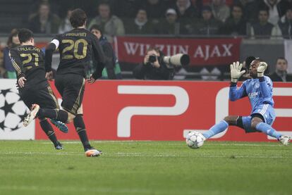 José Callejón abrió el marcador tras aprovechar un pase en profundidad de Kaká que le dejó solo ante el portero.