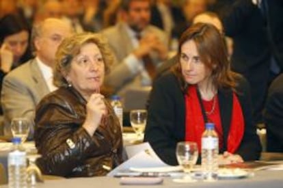 Pilar Gonzalez de Frutos, presidenta de Unespa, junto con Flavia Rodriguez-Ponga, directora general de Seguros y Fondos de Pensiones.