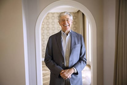 Charles Koch, considerado con su hermano David, fallecido en agosto, un motor del negacionismo.