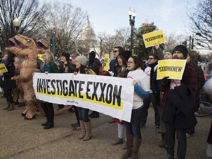 Protesta contra el nombramiento del exjefe de la petrolera ExxonMobil, Rex Tillerson, como futuro secretario de Estado de Donald Trump.