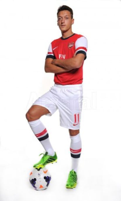Ozil con la camiseta del Arsenal